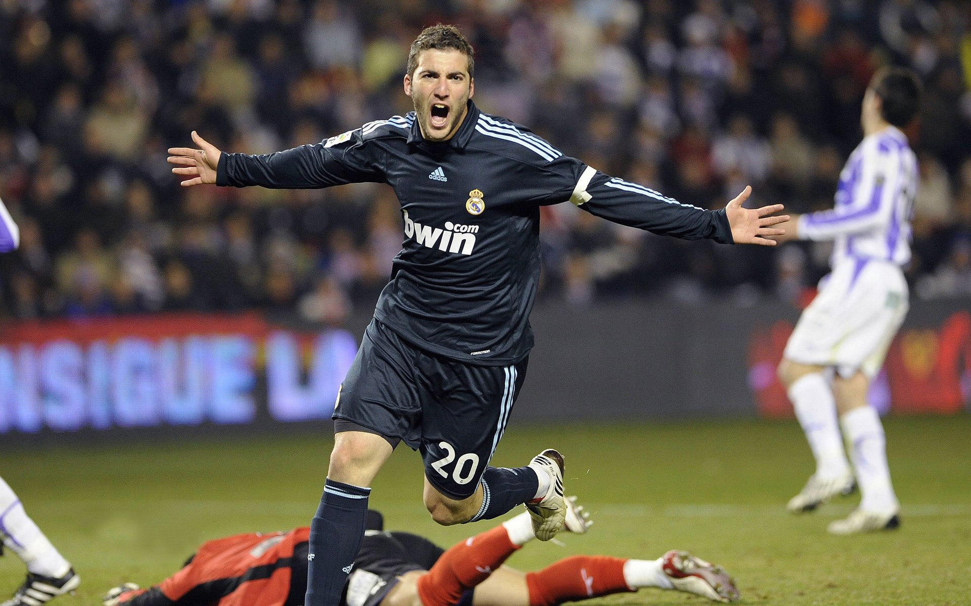 世界杯：青少年报足球兴趣班比例大增 家长不再单纯以学习为重